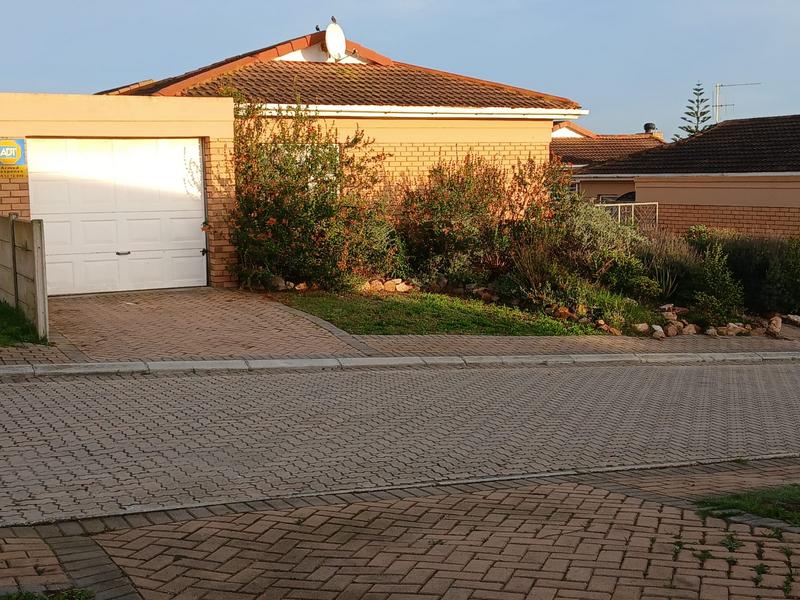 To Let 2 Bedroom Property for Rent in Heiderand Western Cape